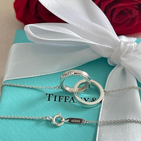 Tiffany & Co. Interlocking Circles Pendant in Sterling Silver 16” NEW $625 - Picture 8 of 17